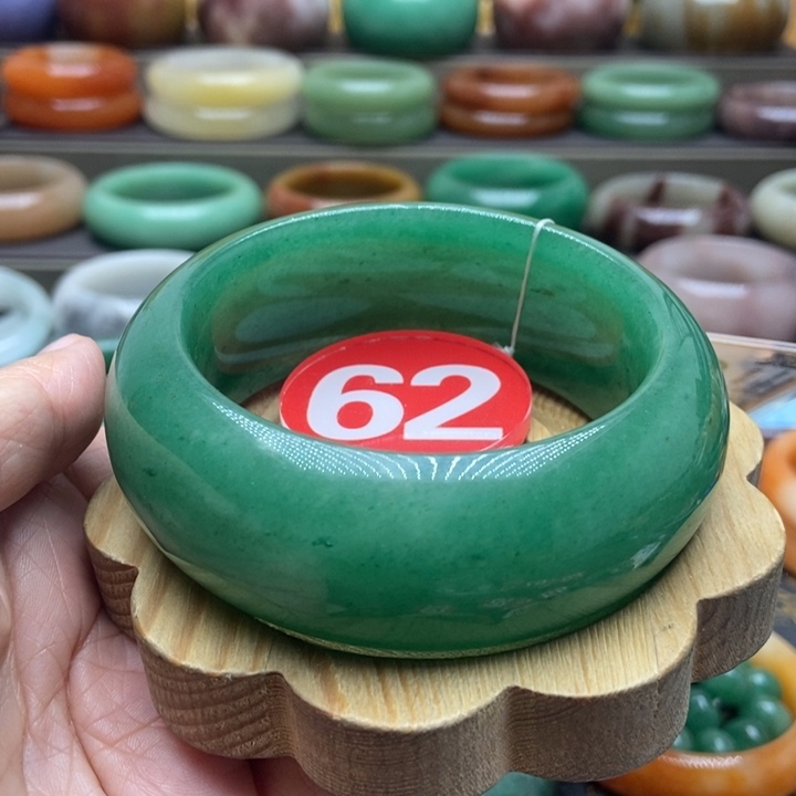 未镶嵌手镯石英质玉