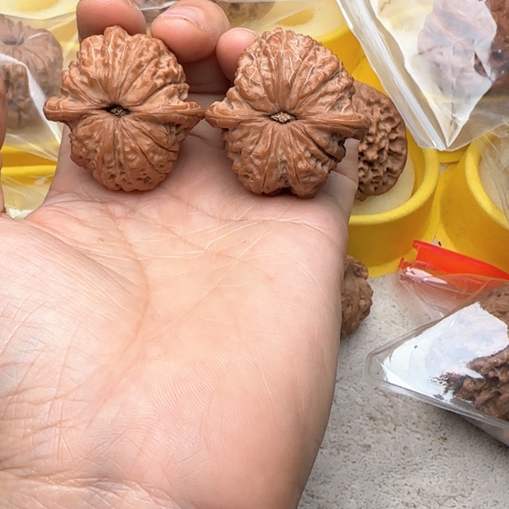 文玩核桃吊坠会****巴38血麒麟
