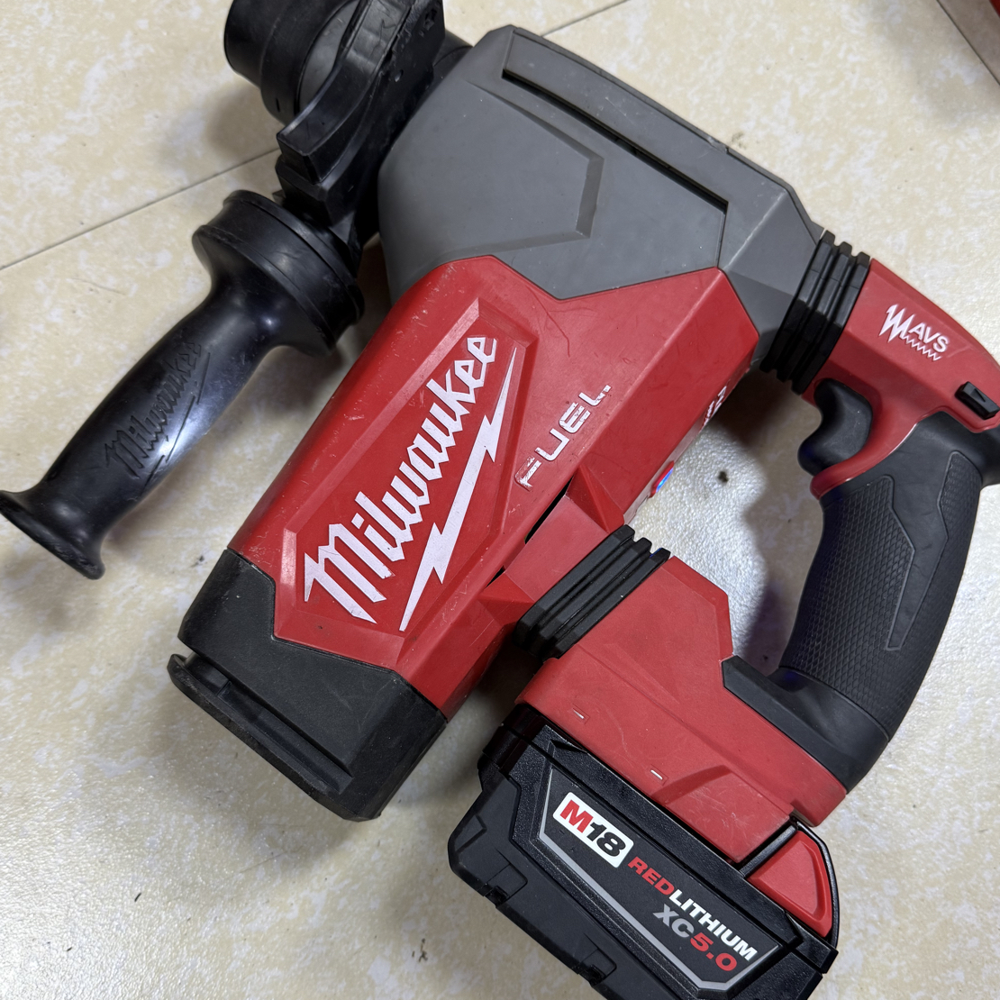 8成 米沃奇2915锂电电锤18伏锂电电锤裸机