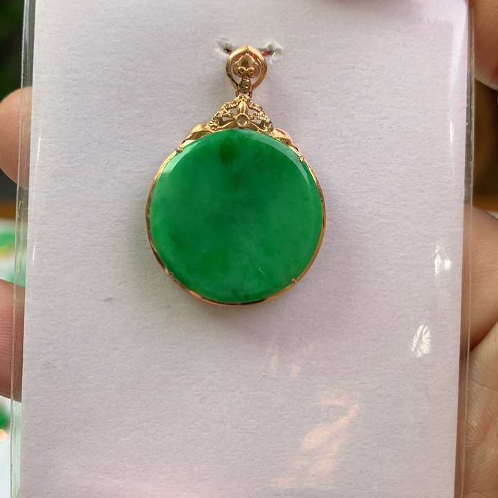 翡翠18K金镶嵌颈饰翡翠翡翠吊坠