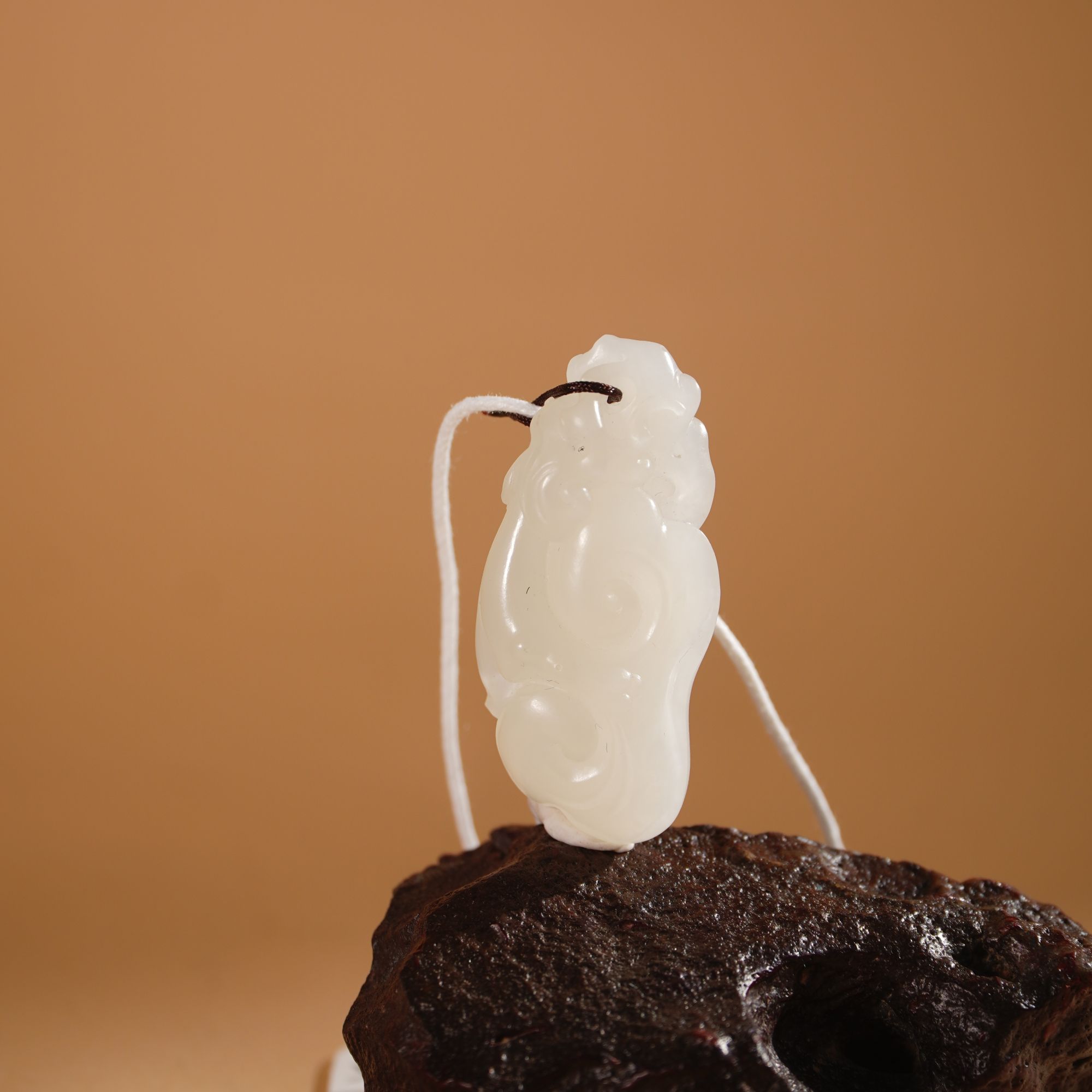 HT130065和田玉白玉吊坠