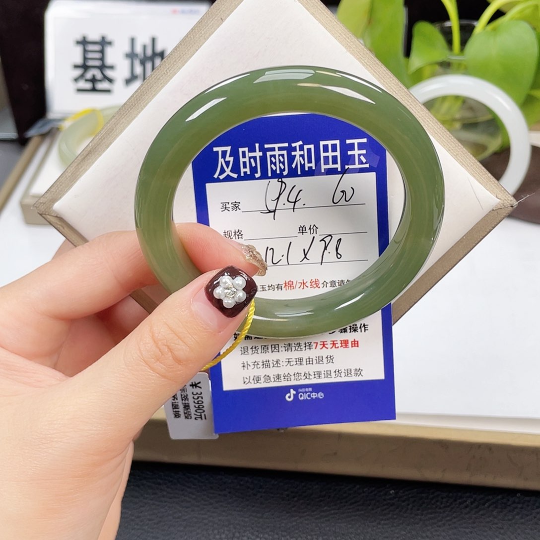 和田玉手镯未镶嵌