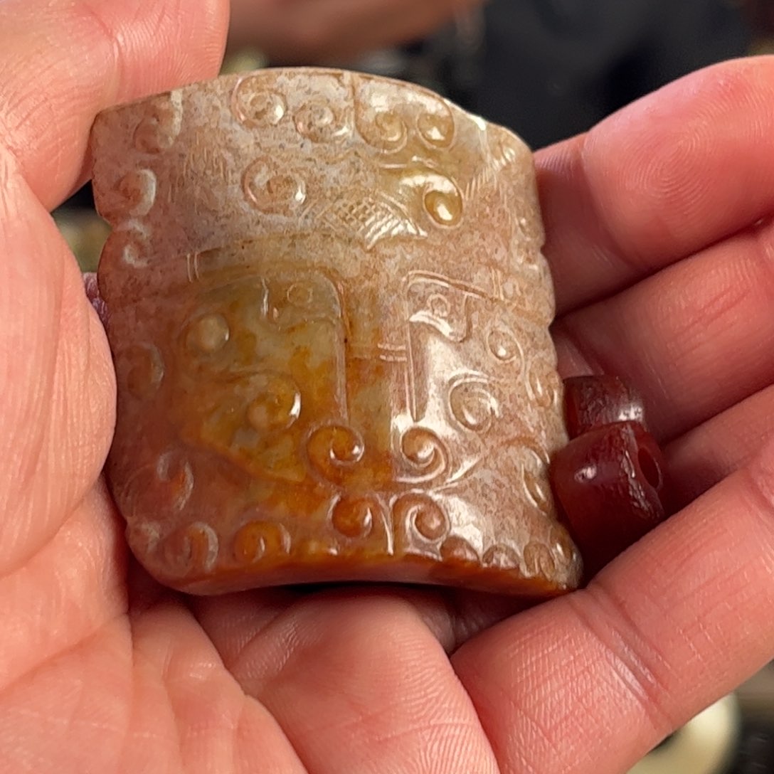 和田玉挂件未镶嵌情****。