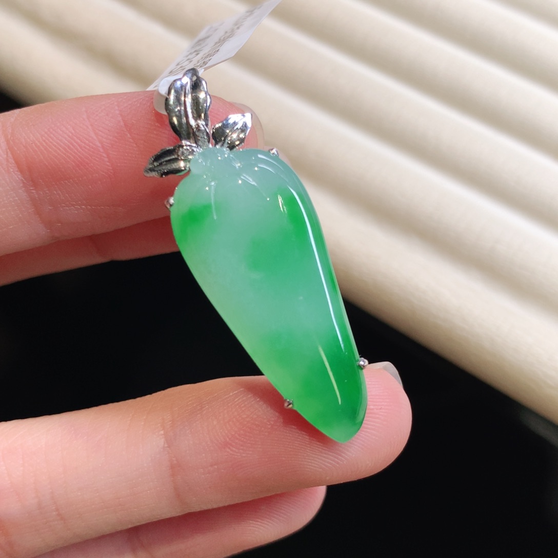 翡翠颈饰18K金镶嵌瓜