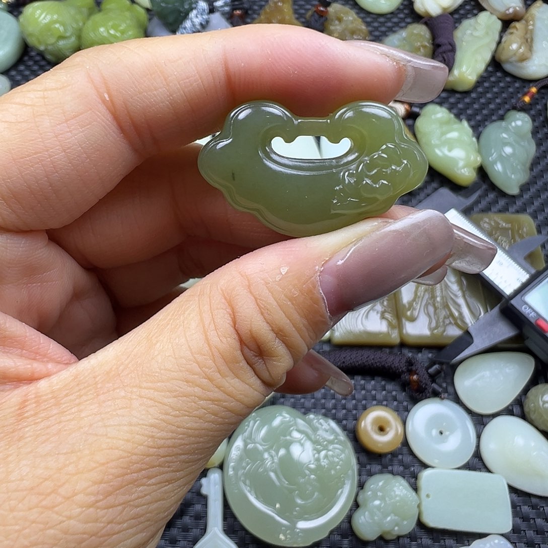 和田玉未镶嵌吊坠(不含链)福利漏，不退不换.卡32.8