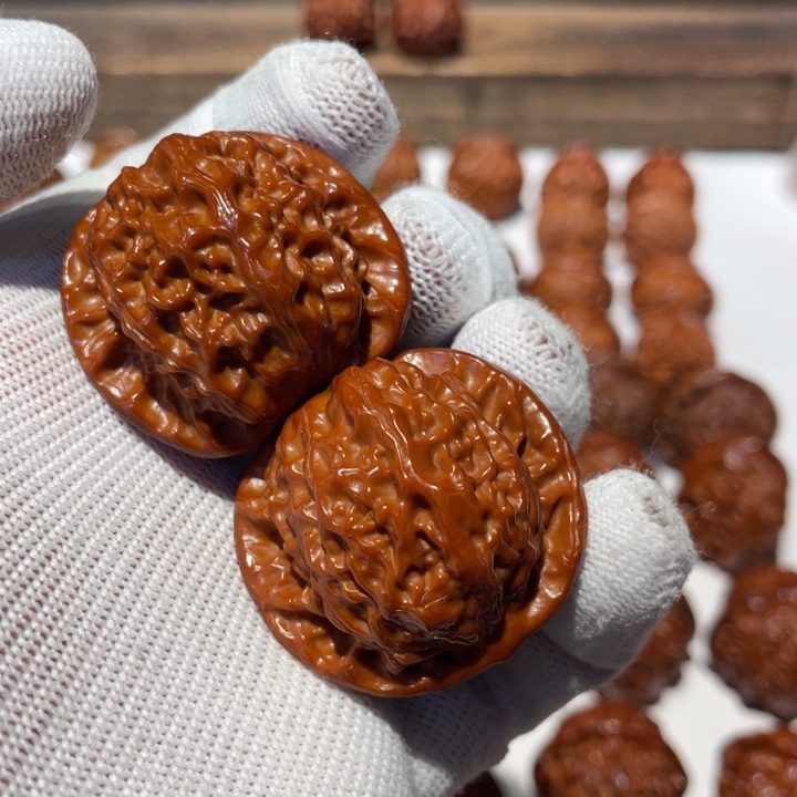 文玩核桃吊坠瓷娃娃188.37.15