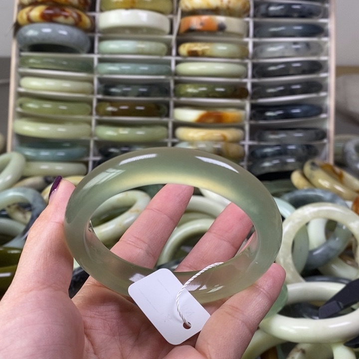 蛇纹石玉手镯未镶嵌