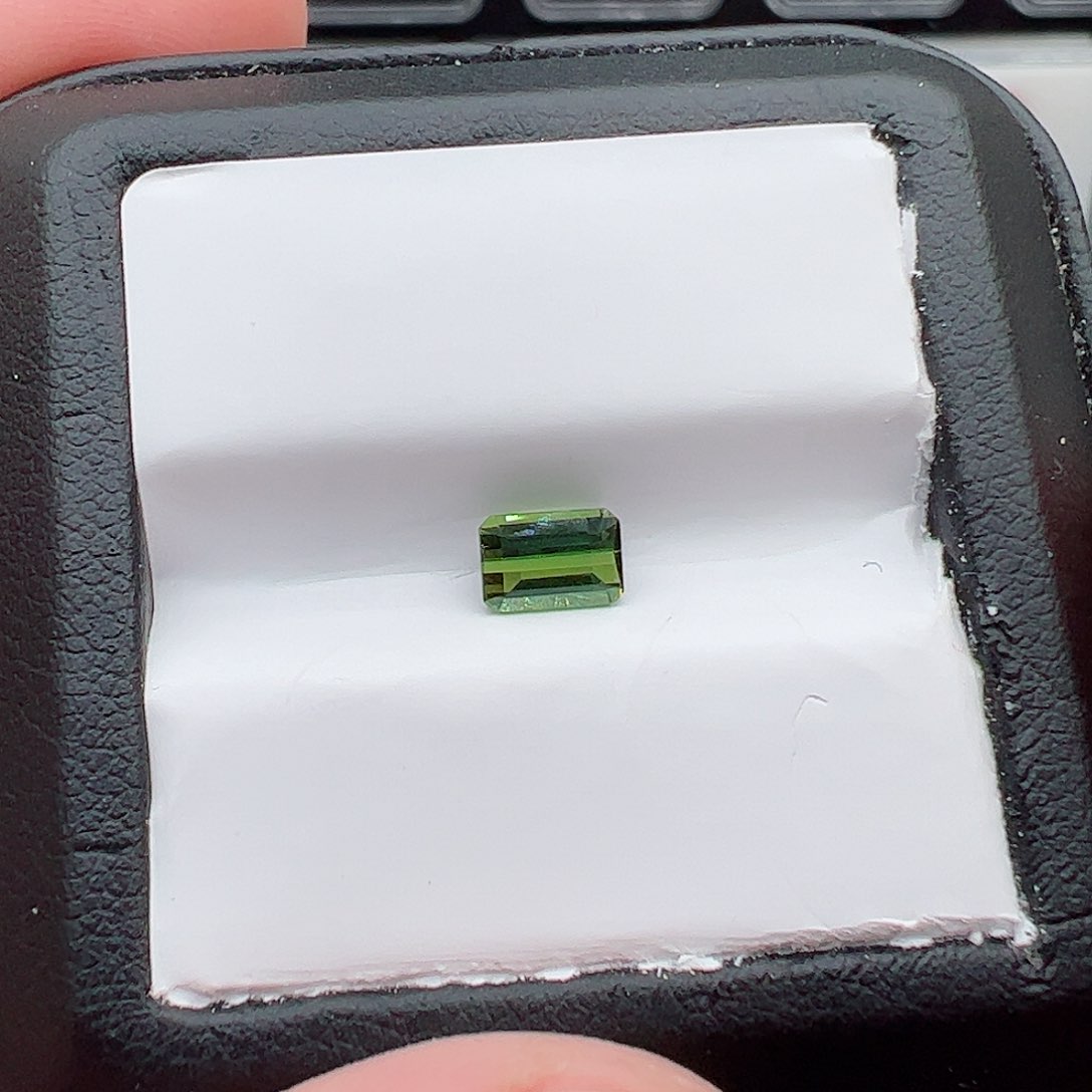 碧玺4✖️6方裸石未镶嵌