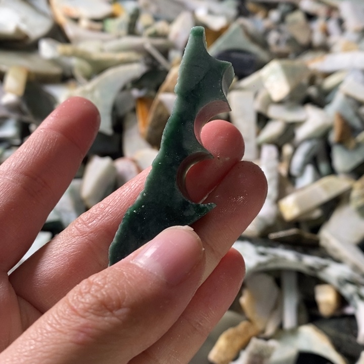 翡翠颈饰未镶嵌天然翡翠