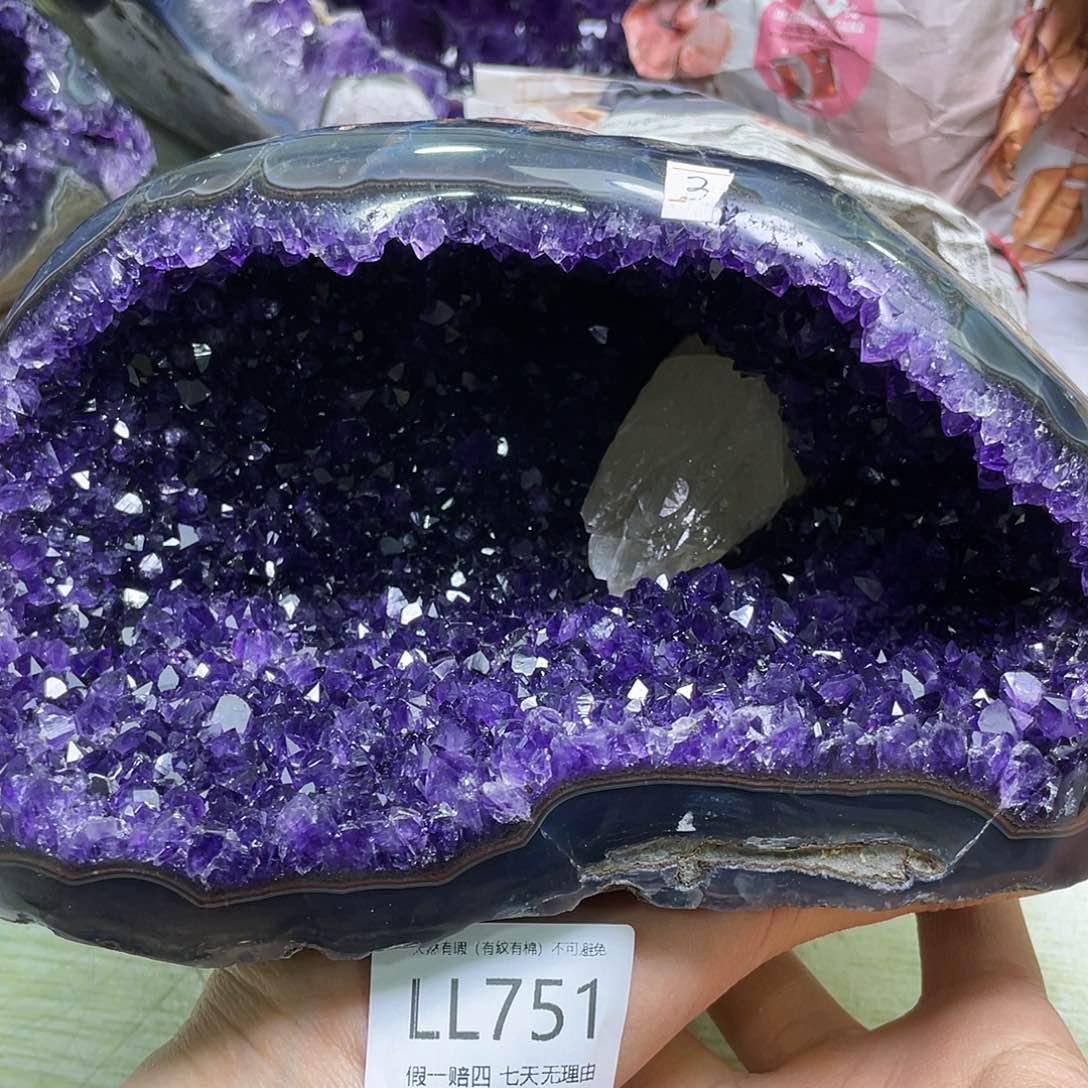 水晶摆件未镶嵌东**泠摆件