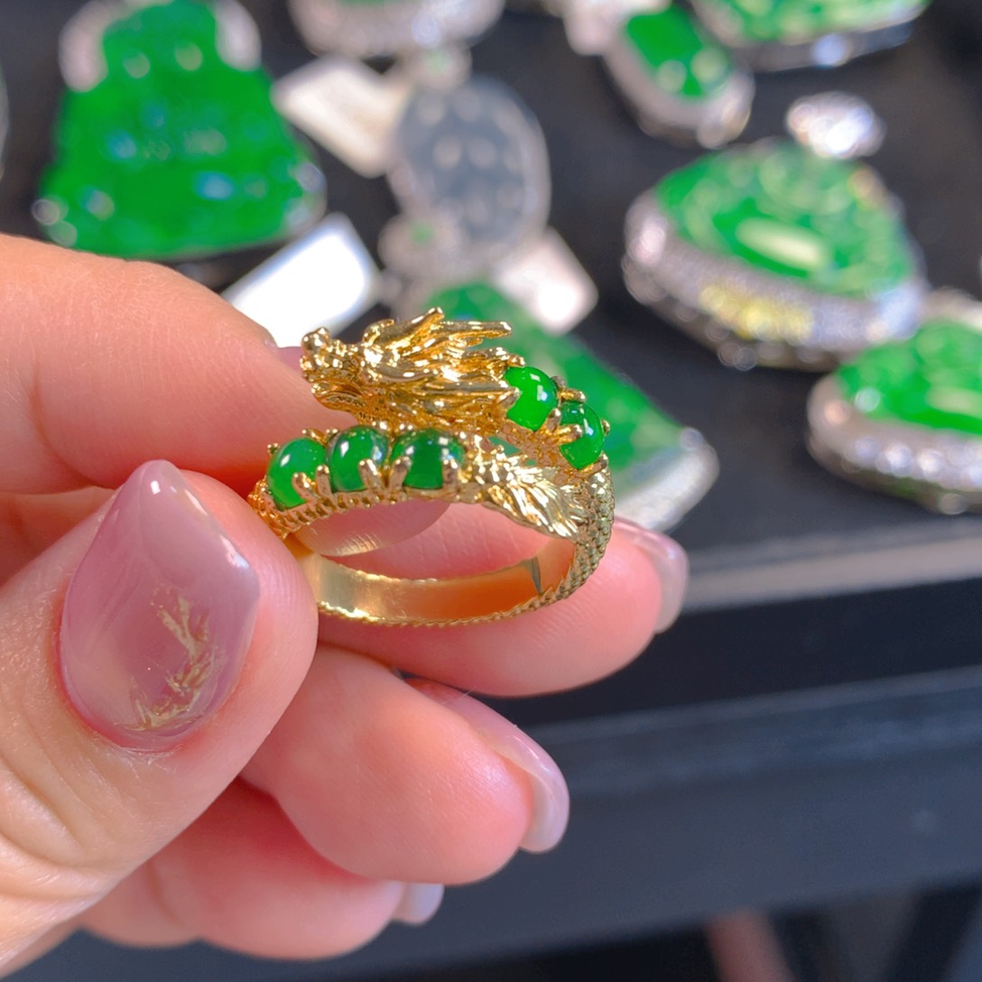 翡翠颈饰未镶嵌翡翠