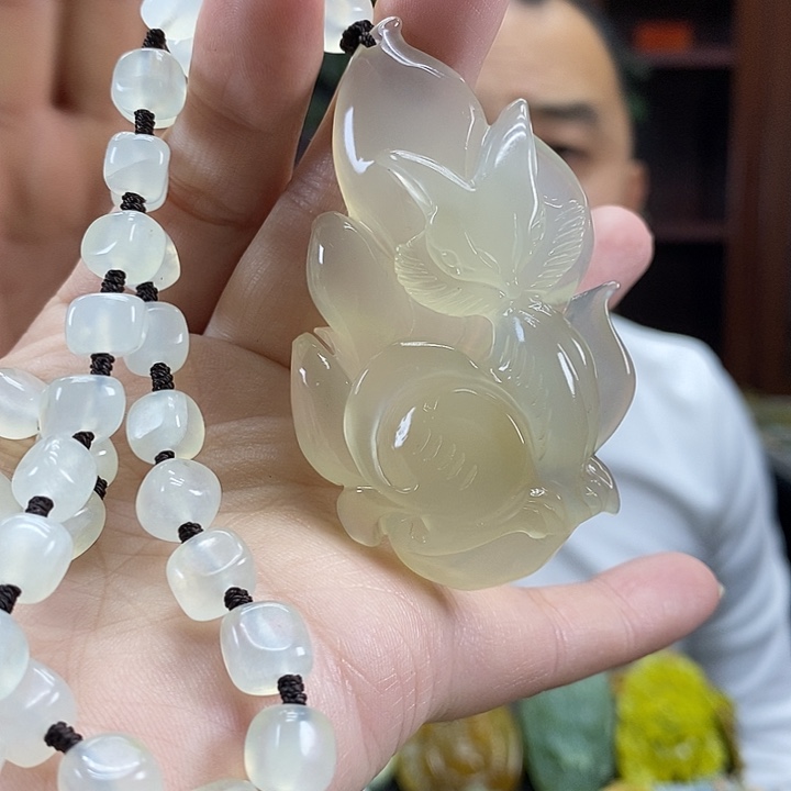 蛇纹石玉未镶嵌颈饰