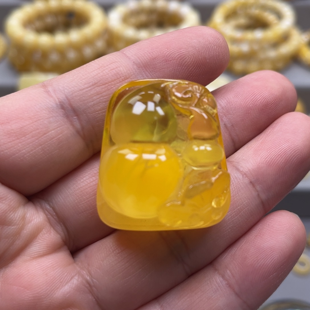 琥珀未镶嵌颈饰吊坠