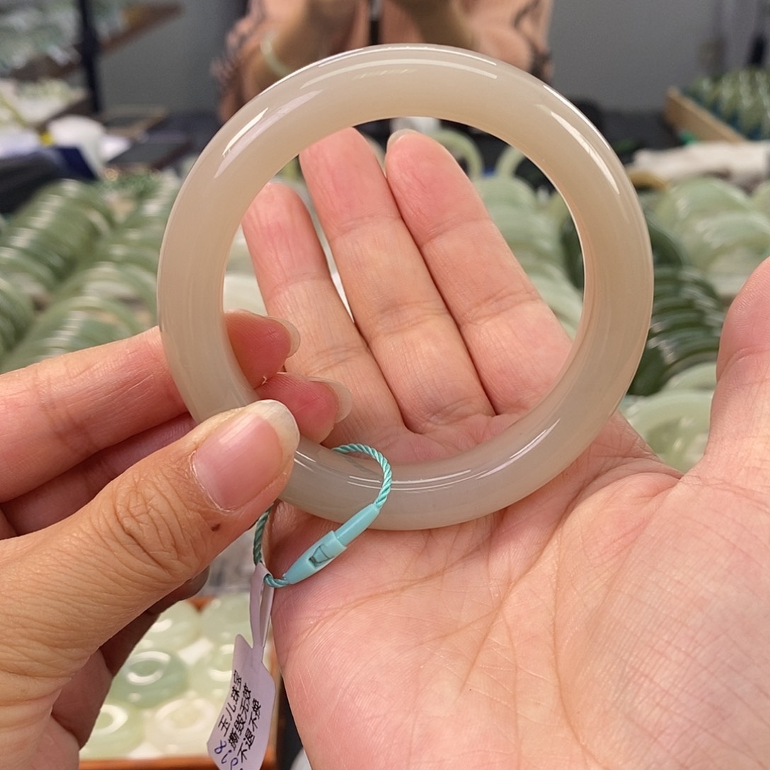 和田玉和田玉手镯56.5未镶嵌用****1