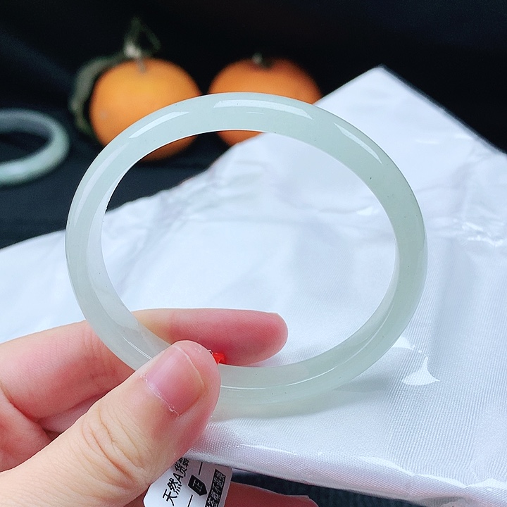翡翠手镯未镶嵌54贵