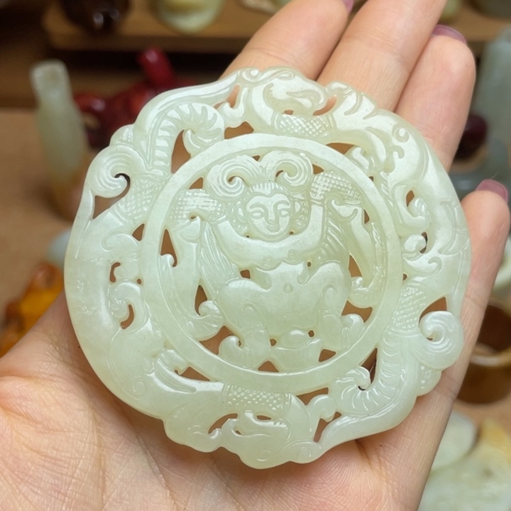 蛇纹石玉未镶嵌颈饰