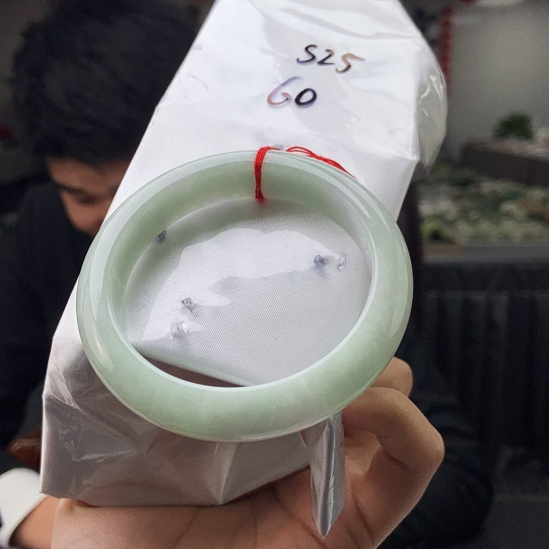 翡翠手镯未镶嵌拍一发一