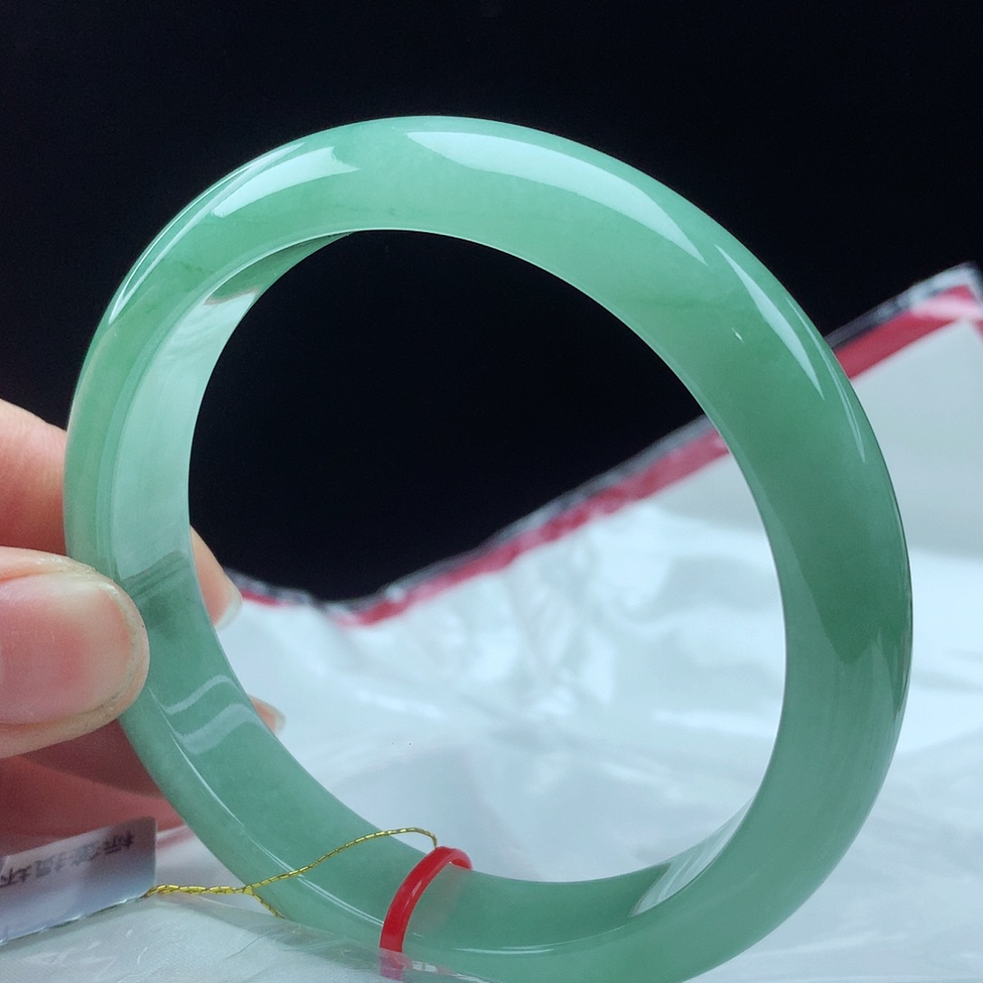 翡翠手镯未镶嵌58圈4121