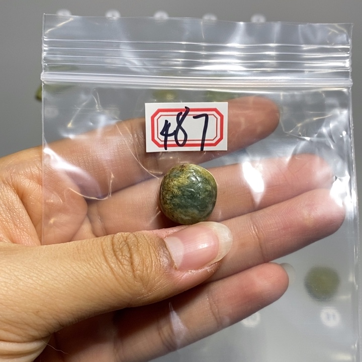 蛇纹石玉颈饰未镶嵌黑*