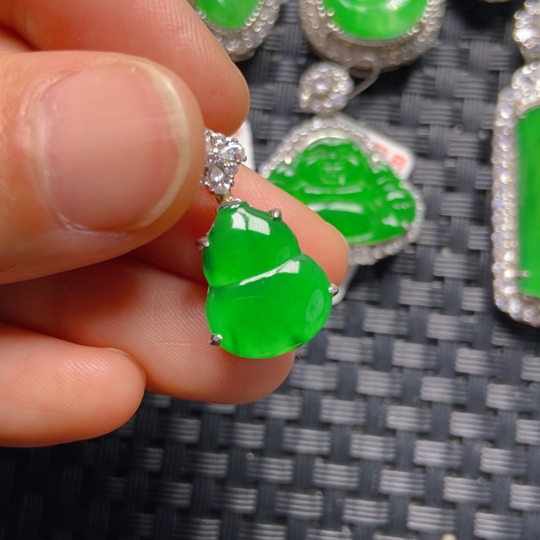 翡翠银S925镶嵌颈饰葫芦吊坠