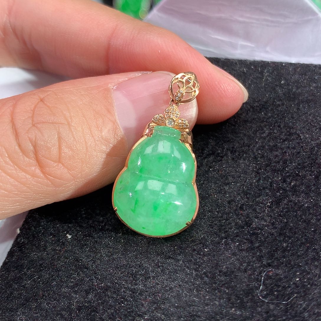 翡翠吊坠(不含链)18K金镶嵌