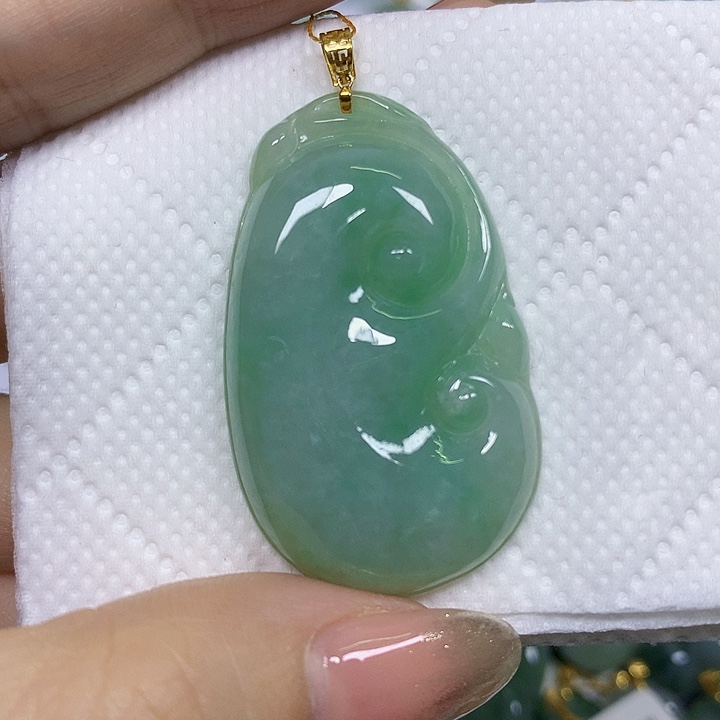 翡翠18K金镶嵌颈饰挂件