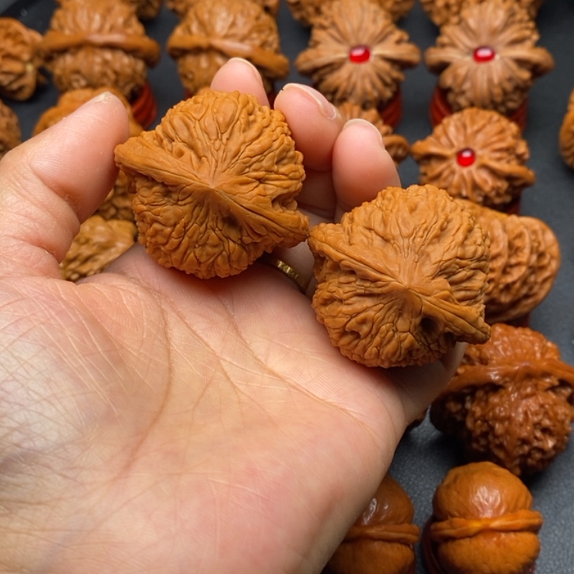 【闪购商品】文玩核桃把件43绣球