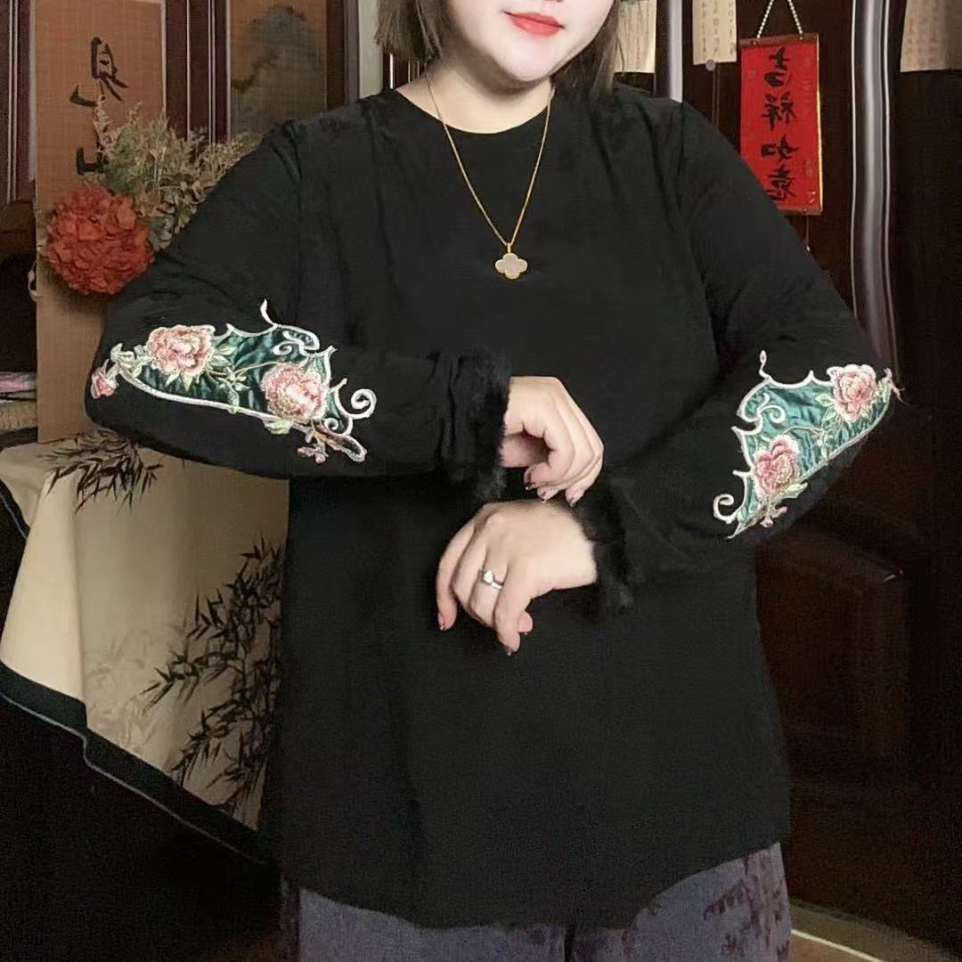 格格大码胖妹妹大码女装冬季款刺绣图案毛毛袖口小衫