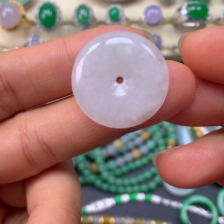 翡翠未镶嵌颈饰平安扣