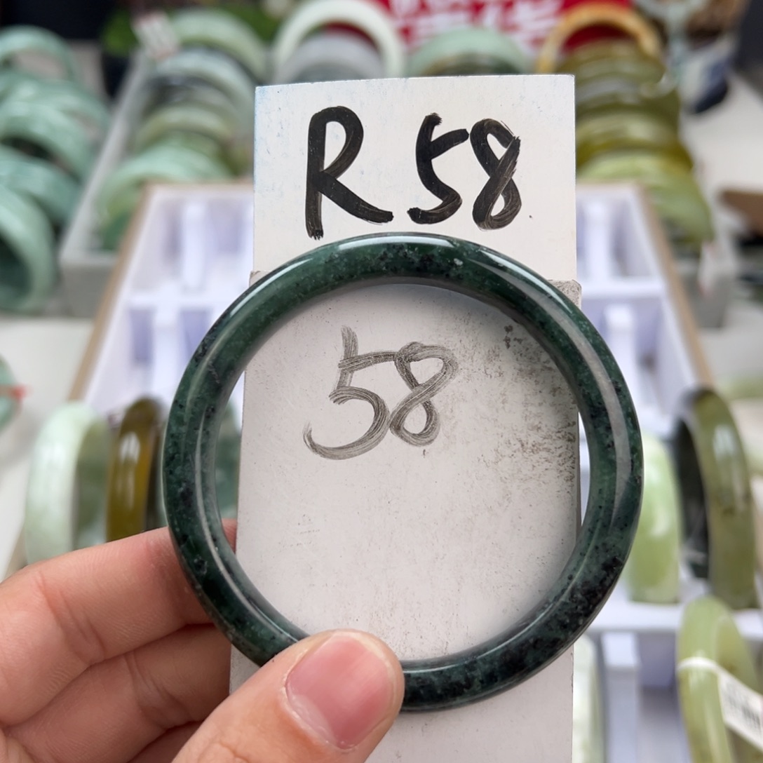 岫玉手镯未镶嵌天然岫玉