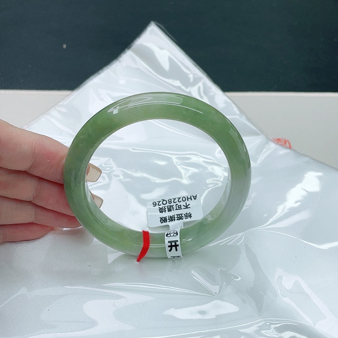 翡翠手镯未镶嵌正55