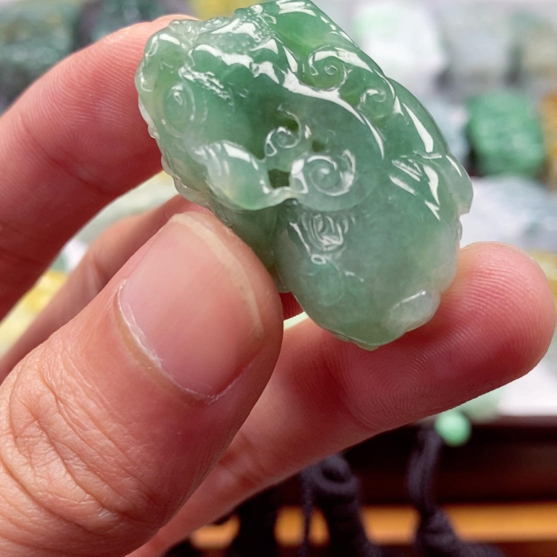 翡翠颈饰未镶嵌翡翠