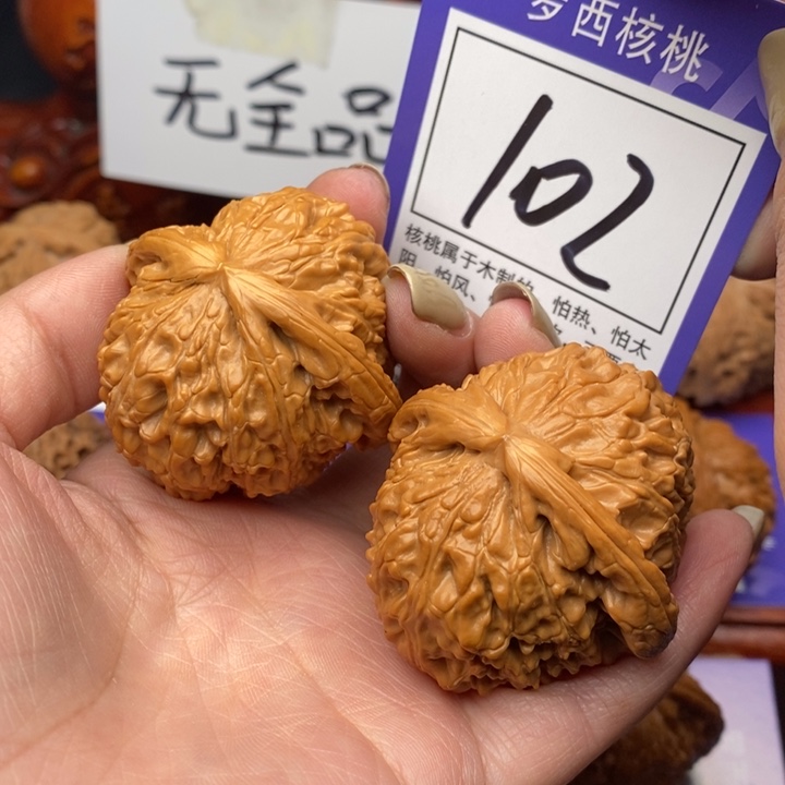 桃核把件格*特44白狮子102号牌