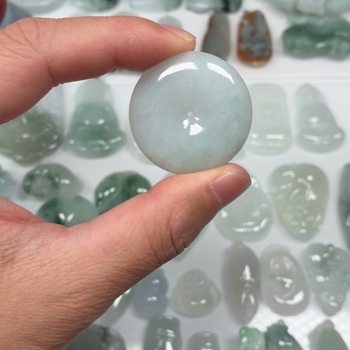 翡翠未镶嵌颈饰平安扣