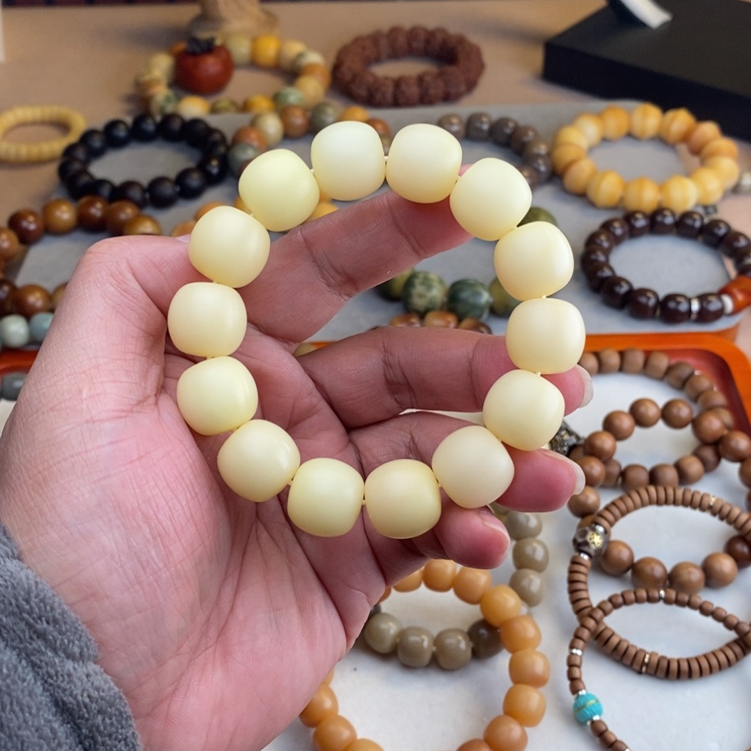 菩提根/象牙果吊坠白月光风化老料卡16手工干磨