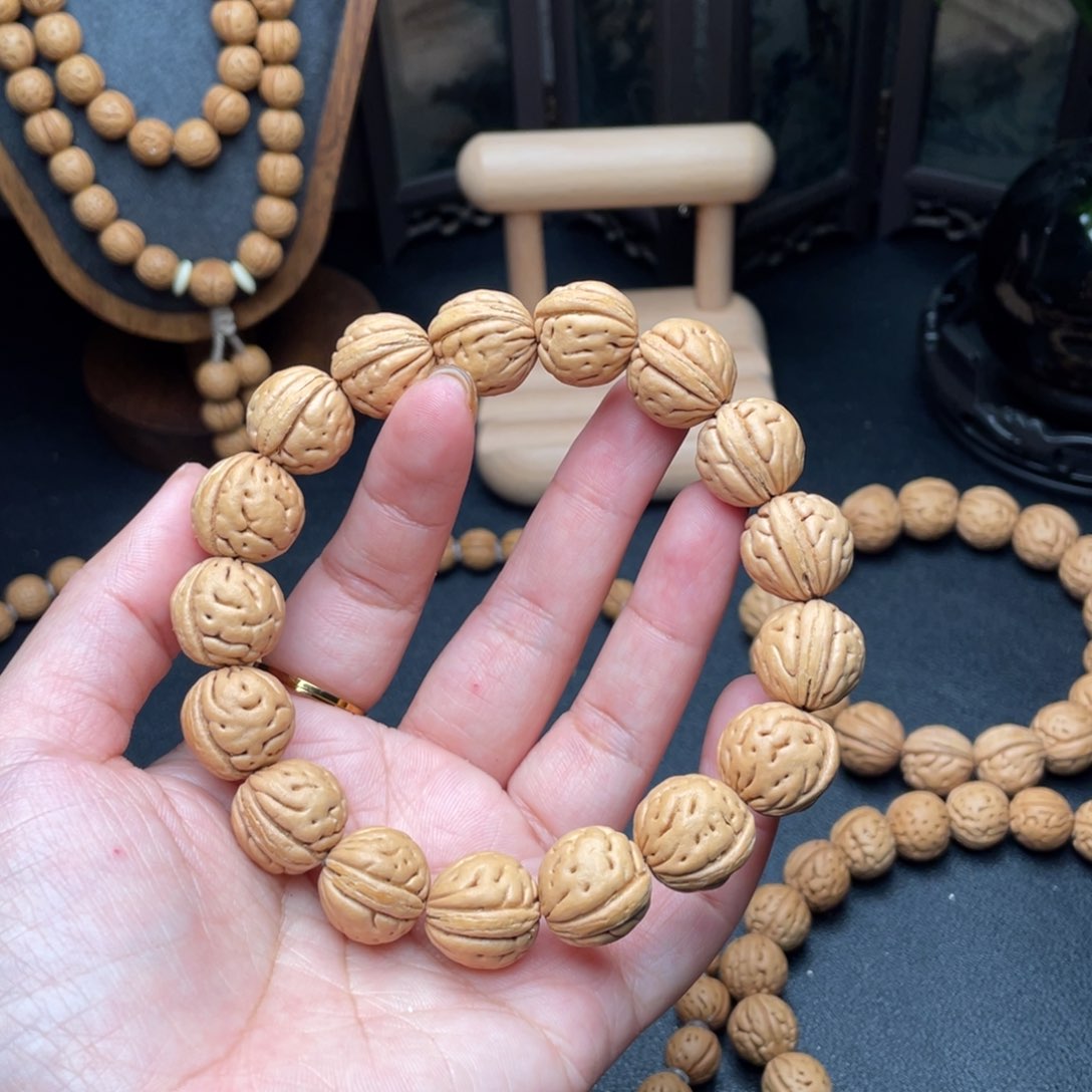 于****@15野生疙瘩纹桃核手串