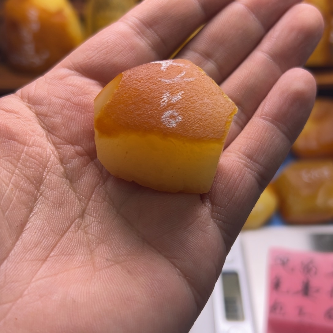 方***圆定制琥珀未镶嵌琥珀蜜蜡