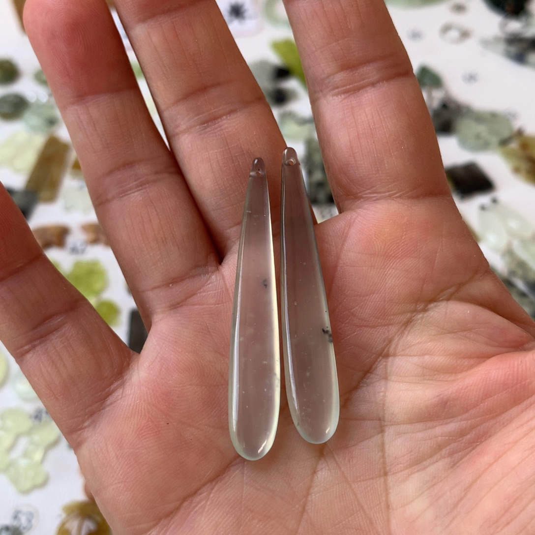 蛇纹石玉未镶嵌耳坠