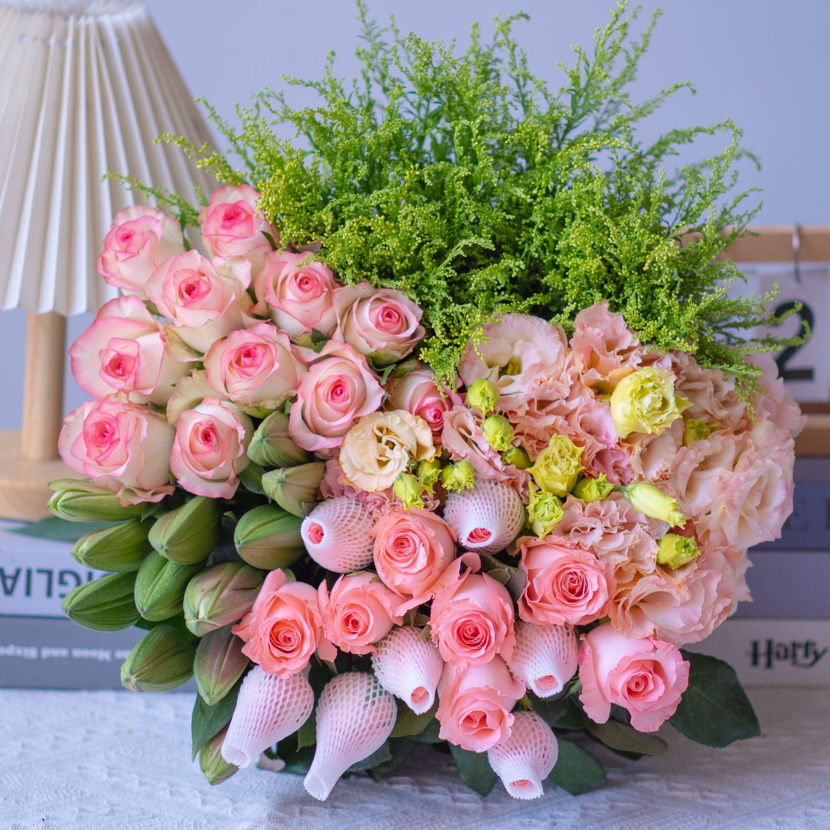 【玫瑰百合福利】艾莎10支+粉玫瑰10支+百合10朵+洋桔梗+配草