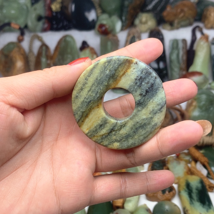 岫岩河磨玉（透闪石质玉）挂件未镶嵌