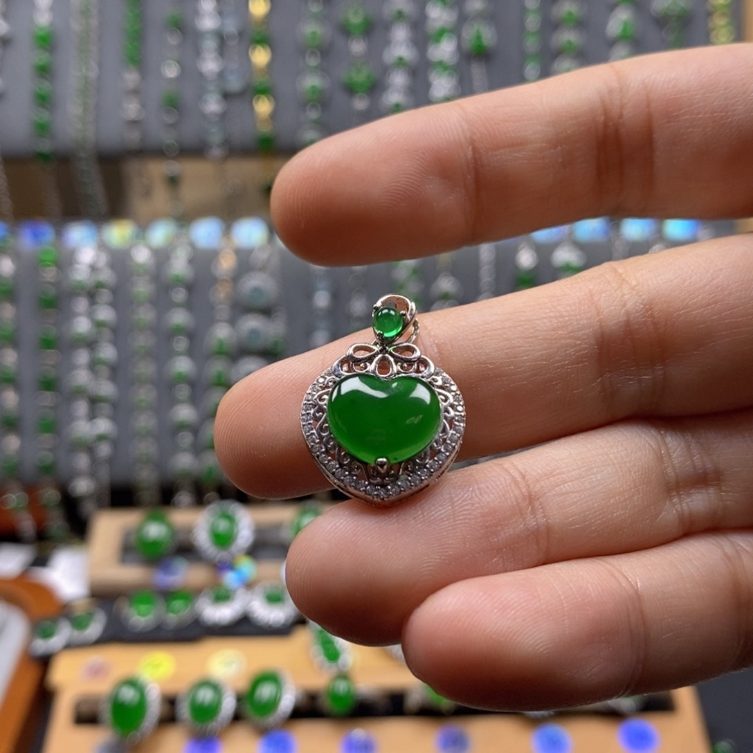 颈饰银S925镶嵌翡翠什***看11mm