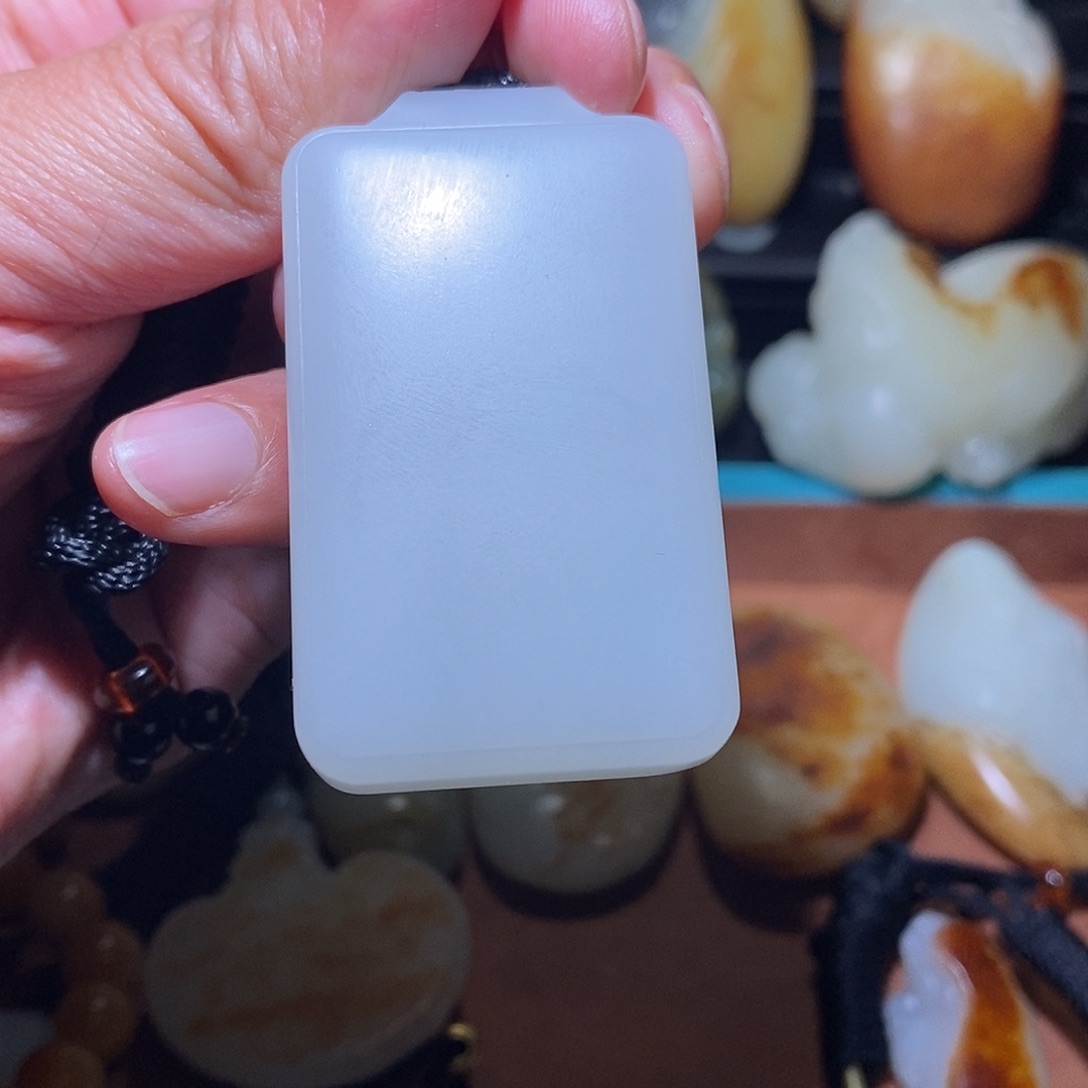 和田玉挂件未镶嵌沿**步