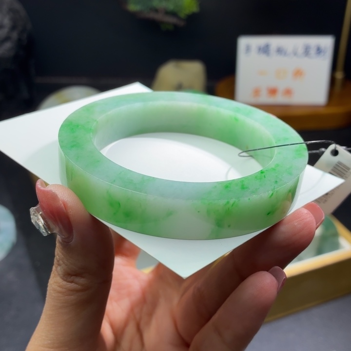 定制翡翠未镶嵌翡翠手镯