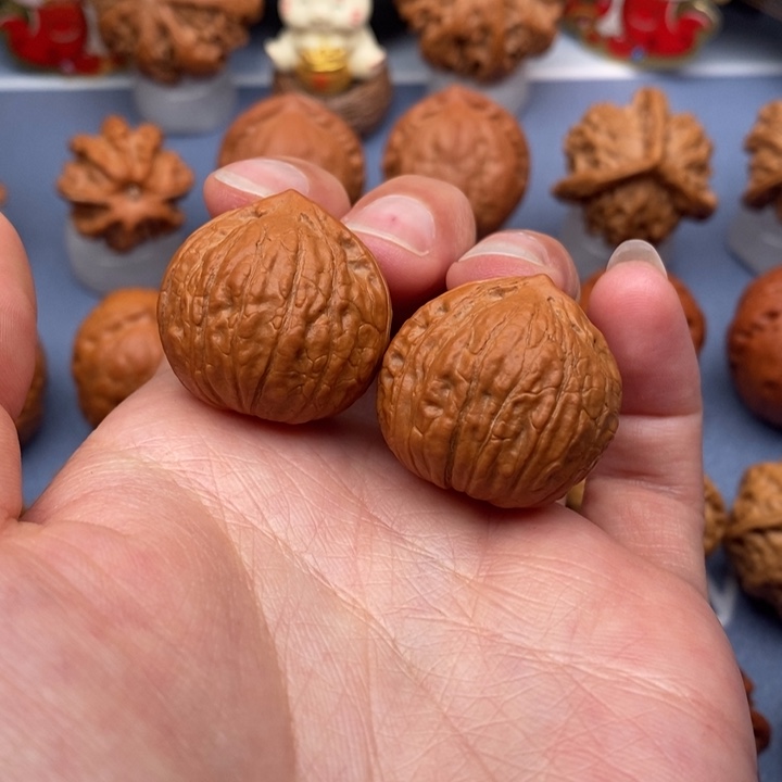 文玩核桃把件小桃心