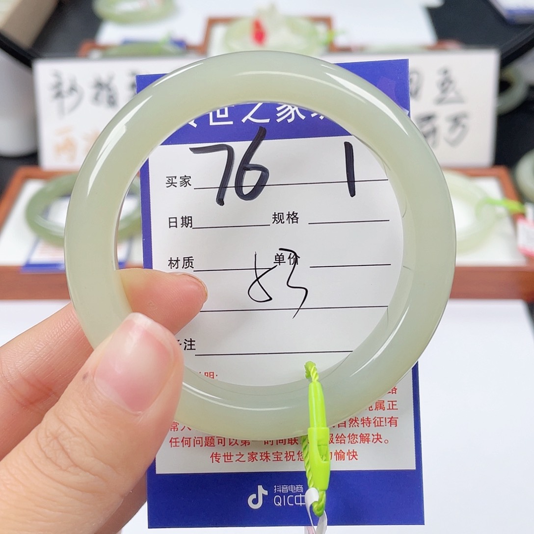 和田玉手镯未镶嵌