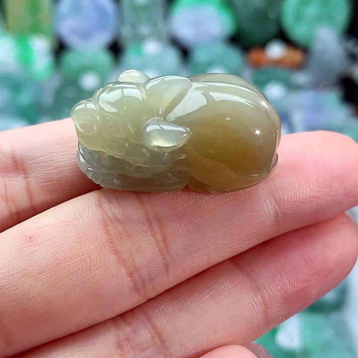 翡翠颈饰未镶嵌翡翠