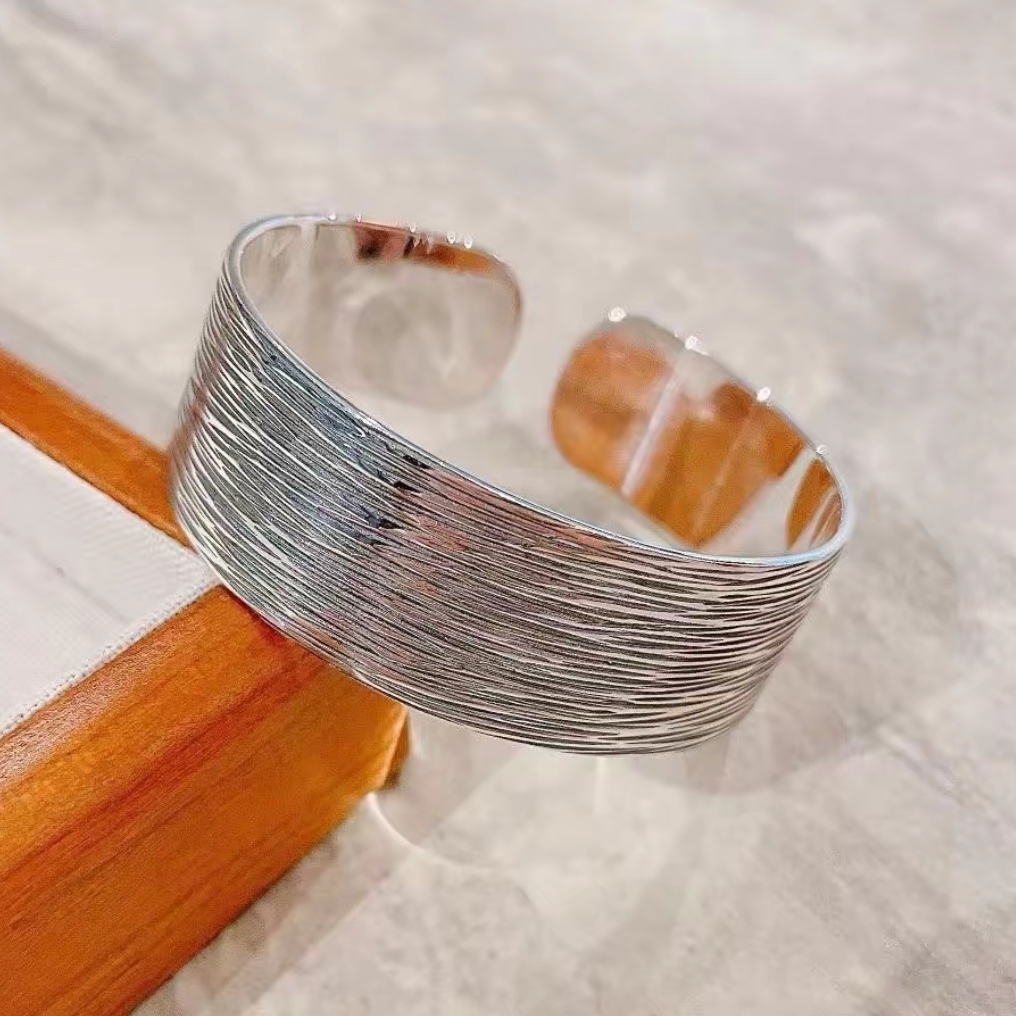 足银银制品  足银999手工  时尚水波纹镯（定制不支持退款）