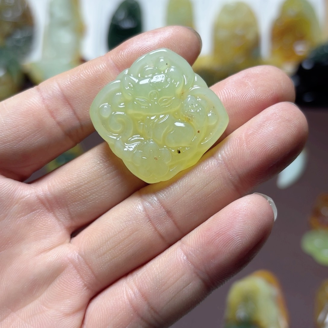 蛇纹石玉吊坠(不含链)未镶嵌