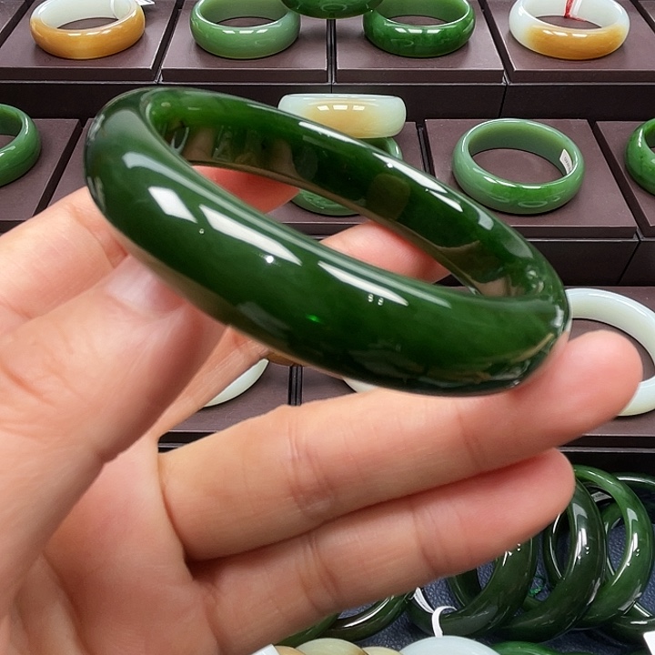 和田玉未镶嵌手镯