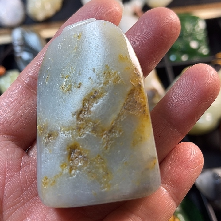 和田玉未镶嵌把件